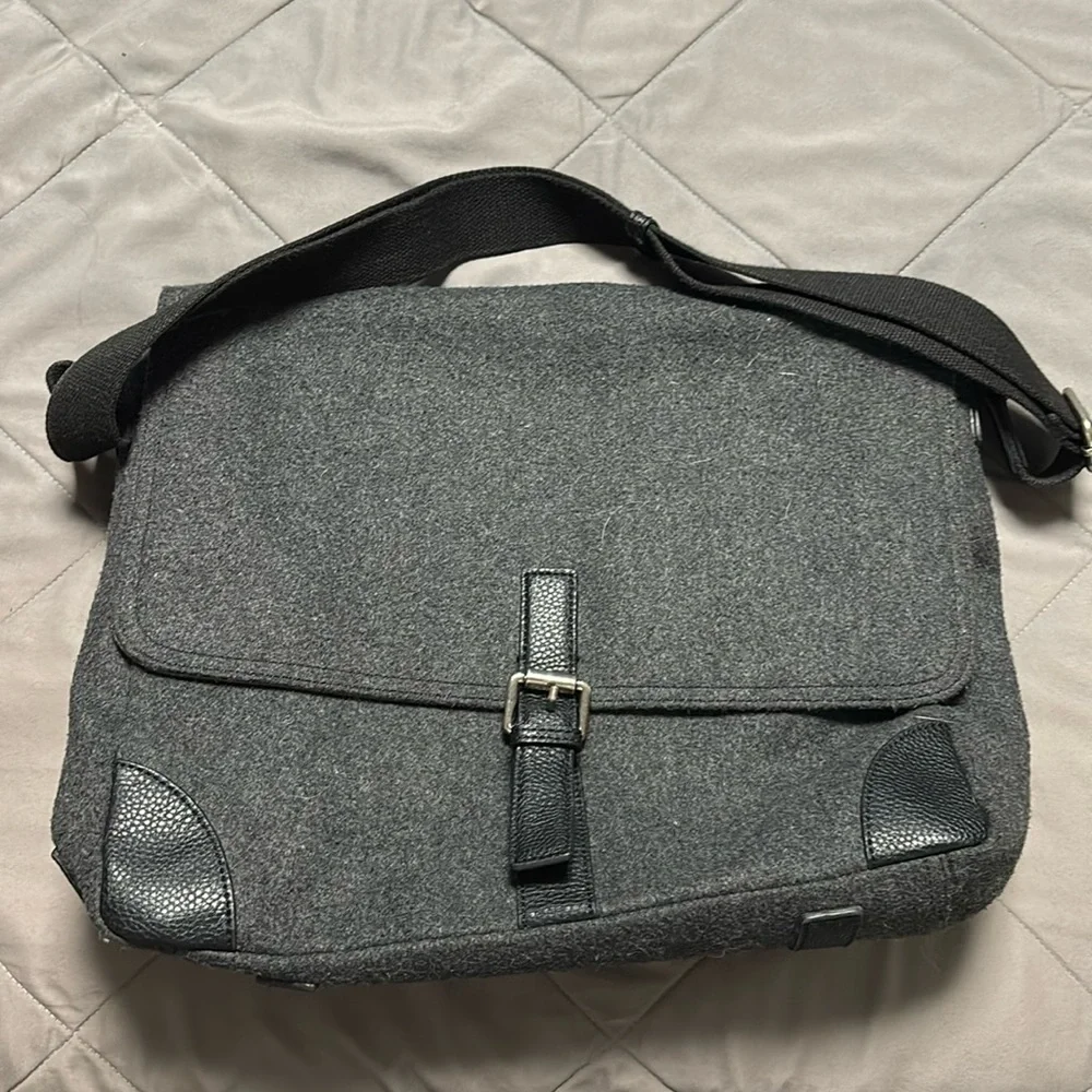 POTTERY BARN GRAY ESSEX FELT MESSENGER BACKPACK BAG